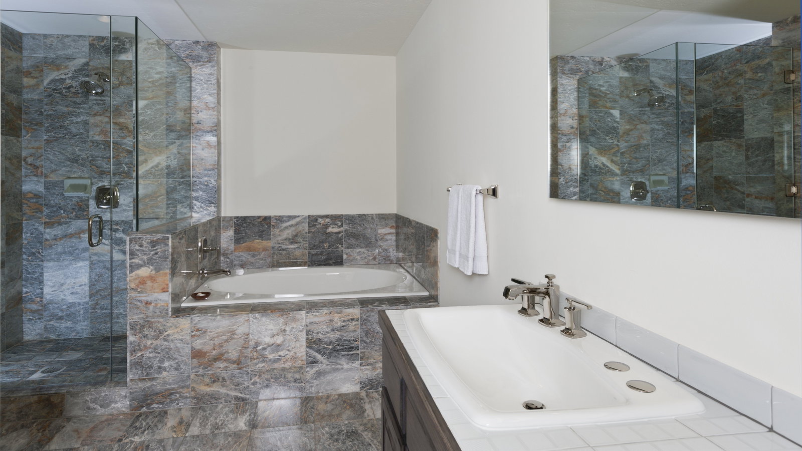 Knob Hill Inn - thumb 7