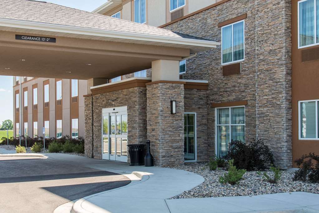 Sleep Inn & Suites - thumb 1