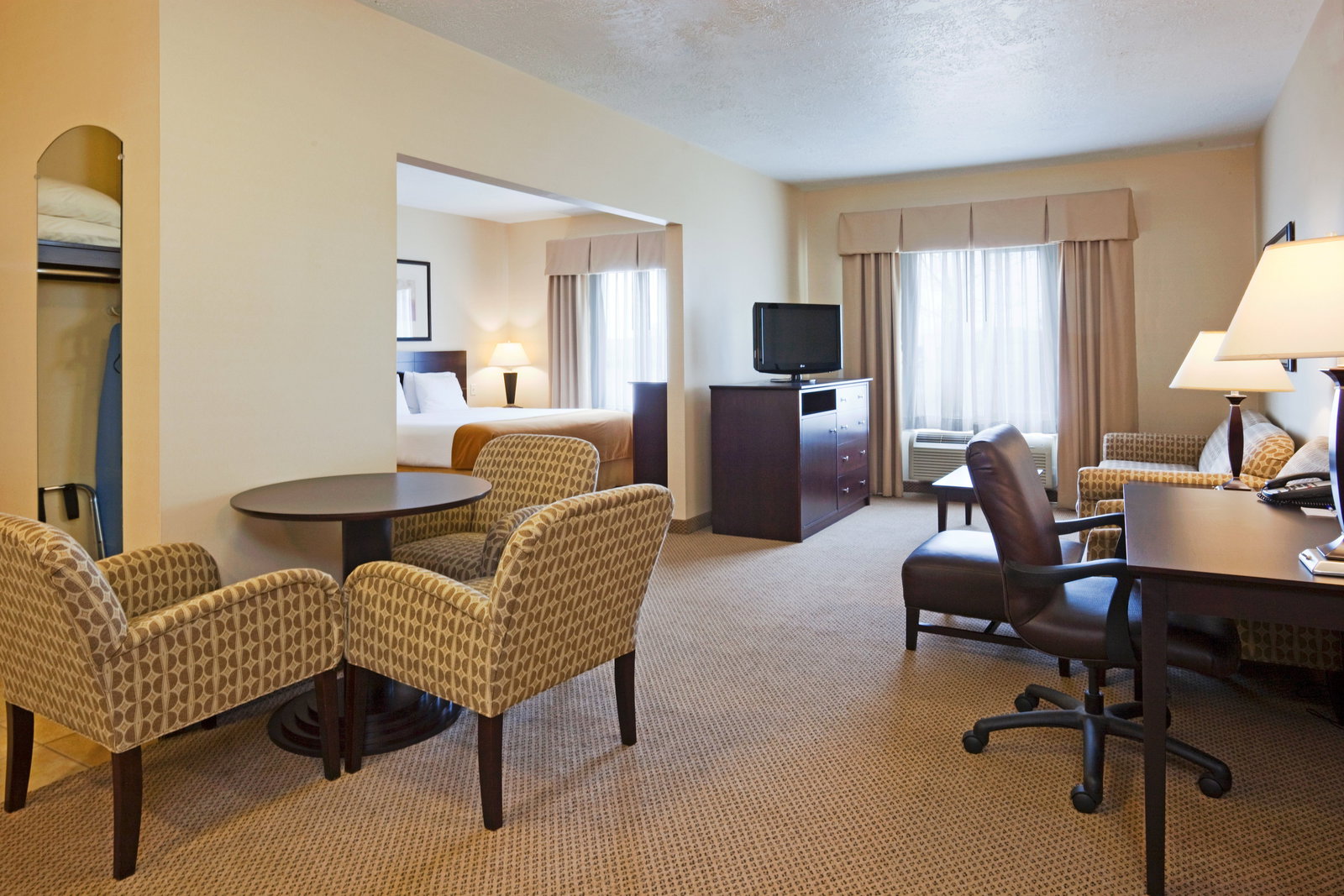 Holiday Inn Express Hotel & Suites - thumb 14