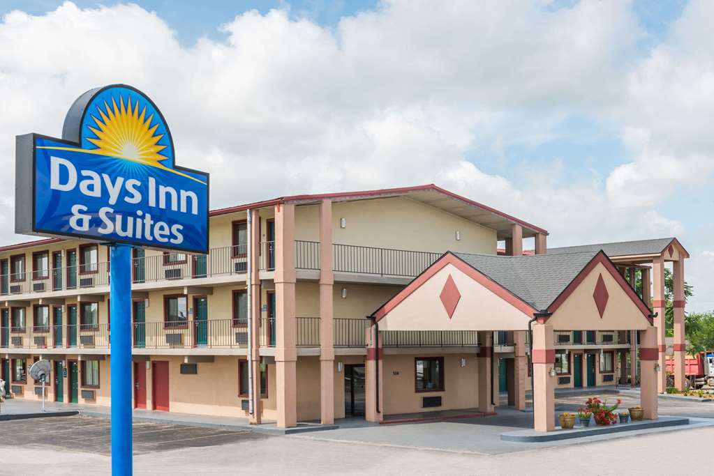 Days Inn & Suites Springfield On I-44