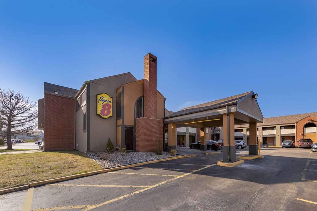 Super 8 Kansas City Airport