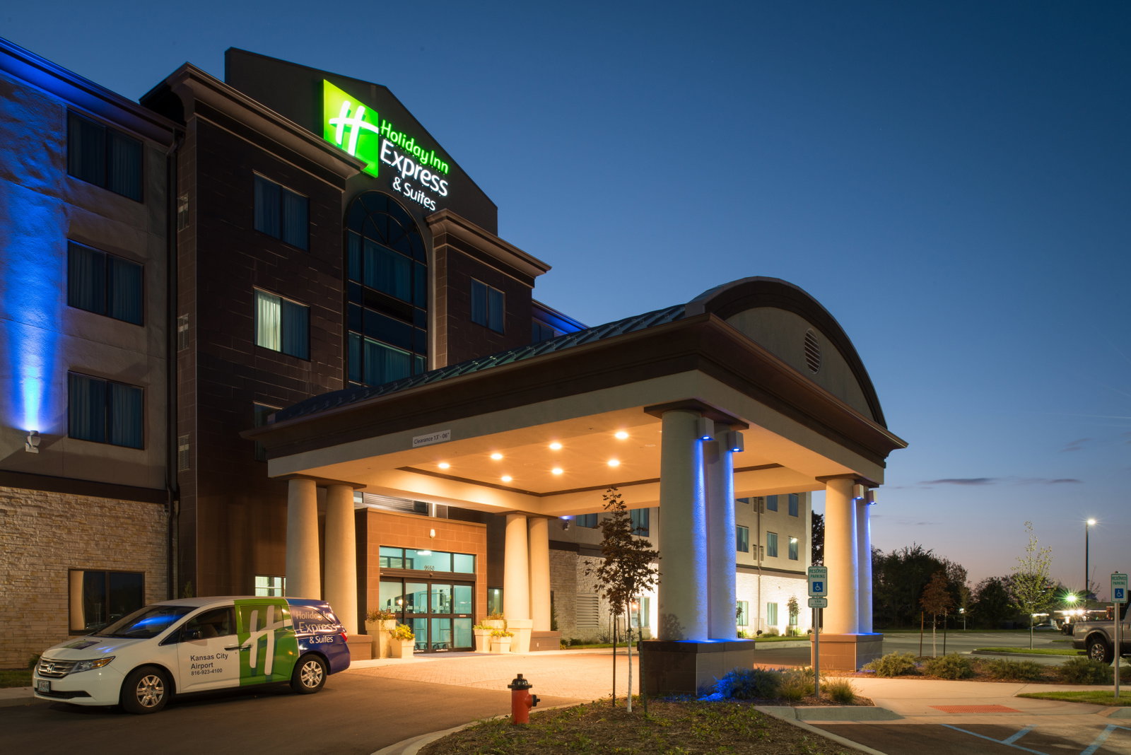 Holiday Inn Express & Suites KCI Airport