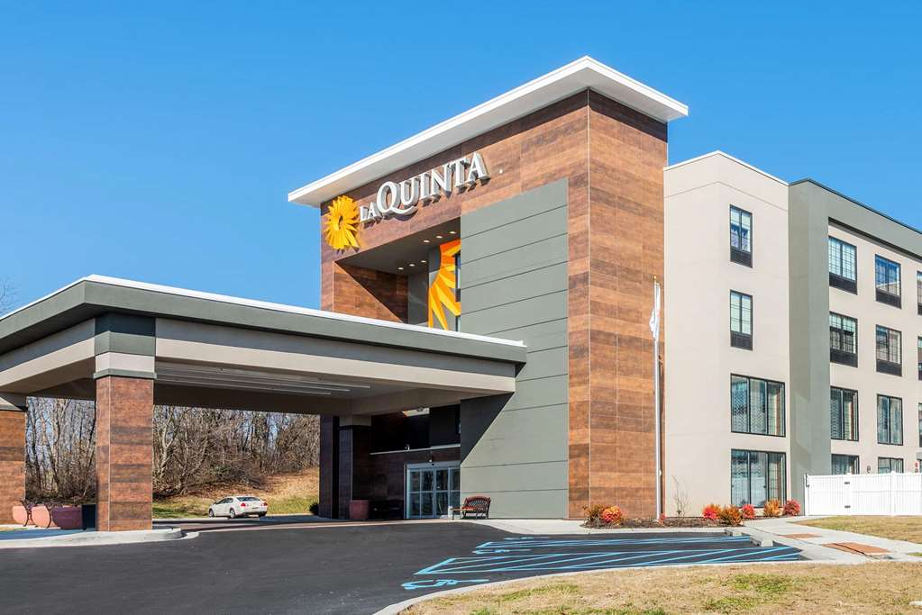 La Quinta Inn & Suites Aberdeen-APG - thumb 1