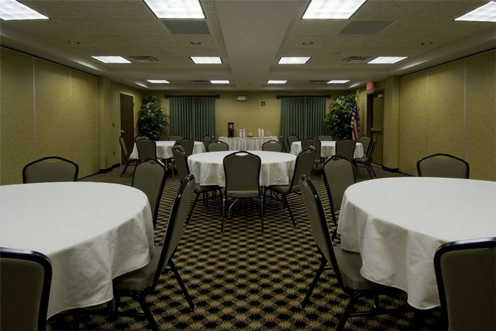 Hampton Inn Marshall - thumb 12