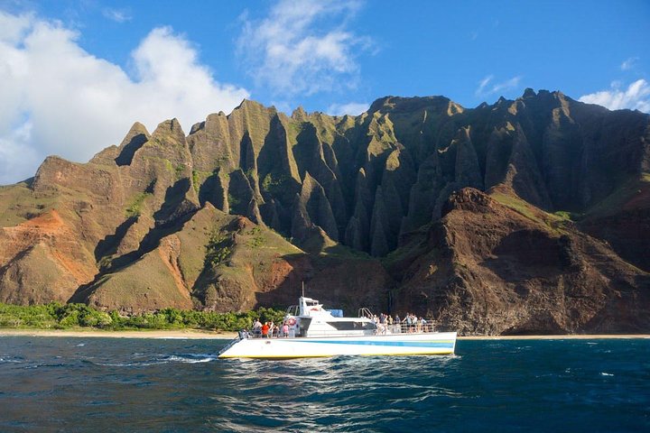 Ni'ihau and Na Pali Coast Snorkel Boat Tour