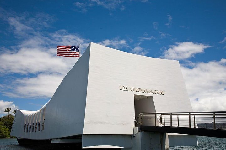 Pearl Harbor Arizona Punchbowl and City Tour
