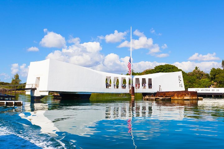 Pearl Harbor Arizona Missouri and City Tour