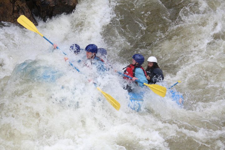 Advanced Whitewater Rafting In Clear Creek Canyon Near Denver - thumb 2