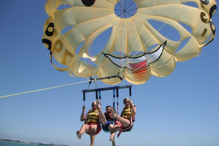 Earlybird/Morning Parasailing Above The Gulf Of Mexico - thumb 2