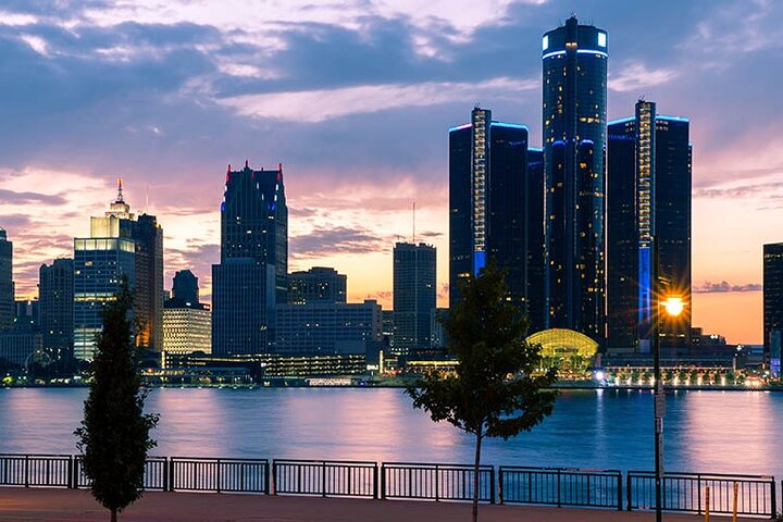 Departure Private Transfer: Detroit To Detroit Airport DTW In Luxury SUV - thumb 5