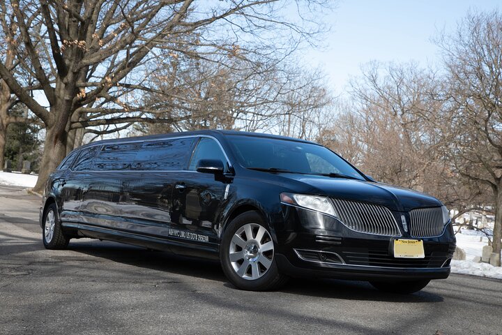 Private New York City Airport Arrival Transfer by Luxury Stretch Limo
