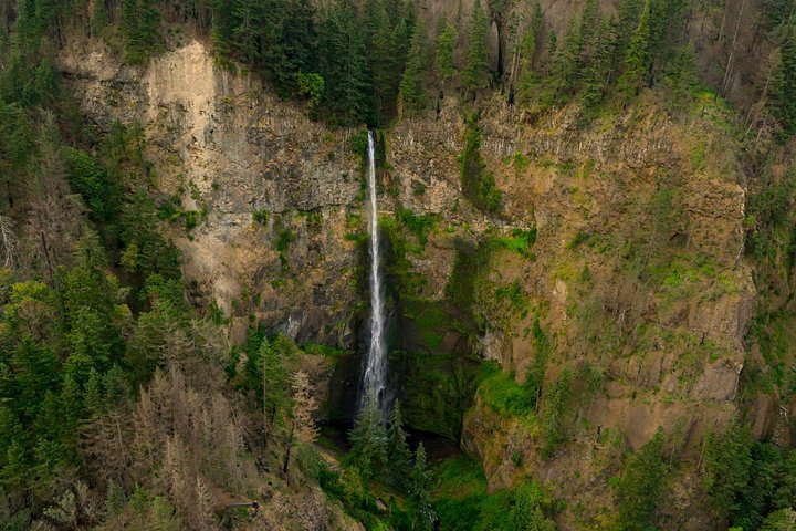 30-minute Multnomah Falls  Columbia Gorge Air Tour