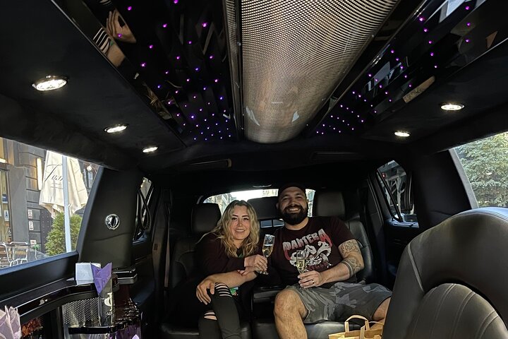 JFK Airport Limo Pick-up With NYC Limo Sightseeing Tour