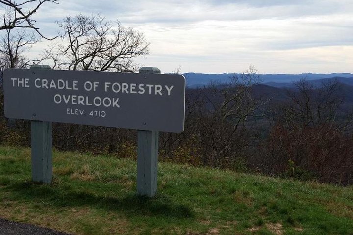 Blue Ridge Parkway Waterfalls Hiking Tour from Asheville
