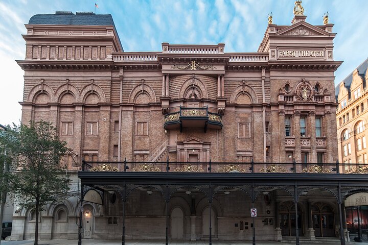 The Grand Walk An audio tour through Milwaukee's historical and cultural heart