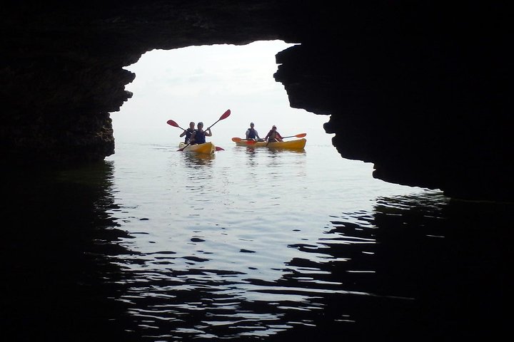 Cave Point Kayak Tour - thumb 1