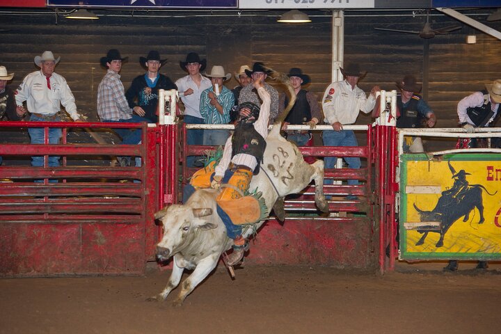 Billy Bob's Texas Honky Tonk Dinner and Photo Package